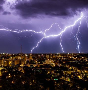 Cod galben de furtuni în 24 de judeţe şi în Bucureşti, pe parcursul zilei de vineri