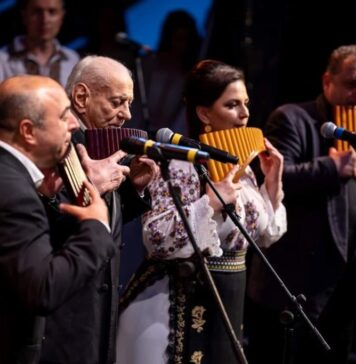 Naistul Gheorghe Zamfir, desemnat cetăţean de onoare al comunei Peştişani, în cadrul Festivalului „RomânIA Autentică” de la Hobiţa