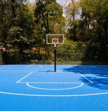Terenul de baschet din Parcul Național este gata