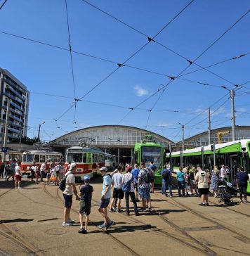 Peste 10.000 de bucureșteni la Ziua Porților Deschise STB