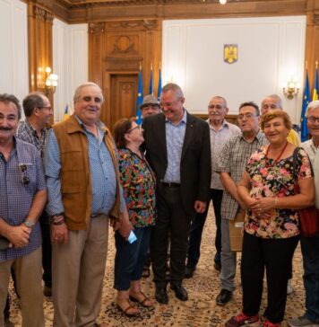 Nicolae Ciucă: O mare bucurie să îi întâlnesc astăzi pe membrii asociațiilor de militari în rezervă și în retragere din Dolj, aflați în vizită la Palatul Parlamentului