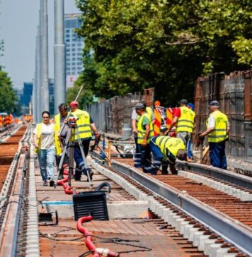 Nicuşor Dan: Au fost executate aproape jumătate din lucrările de modernizare a liniei 5 de tramvai