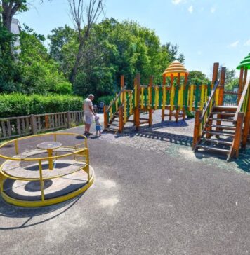 Se refac locurile de joacă din parcurile Păcii și Tudor Vladimirescu