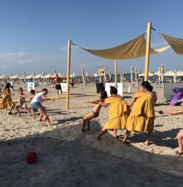 Vara aceasta, copiii se joacă și se răcoresc la Radio Plaja Itsy Bitsy