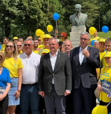 Nicolae Ciucă, turneu în mai multe localităţi din judeţul Dolj, pentru susţinerea candidaţilor liberali la alegerile locale din 9 iunie