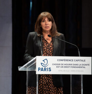 Primarul Parisului, Anne Hidalgo, va înota în Sena după Ziua naţională a Franţei