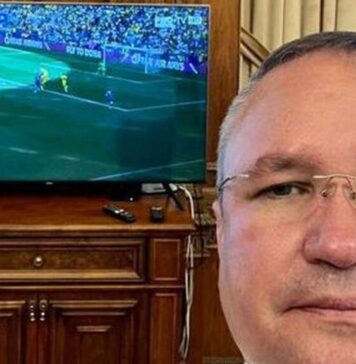 Ciucă, selfie cu televizorul: „Chiar și de acasă, cu sufletul alături de tricolori”