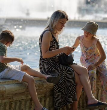 Tema de vacanță, motiv de revoltă pentru o mămică: „Eu cu ce-am greșit să cumpăr 15 cărți? Noi avem o gândire modernă”