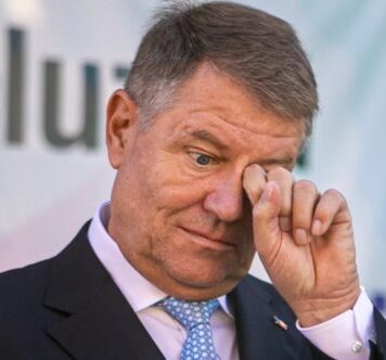 Iohannis, ţinta ironiilor după ce a felicitat naționala României: „Așa tare au strigat oamenii, că v-au trezit?”