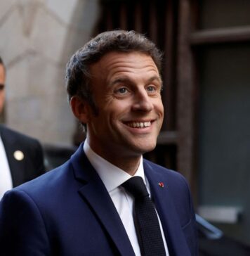 „Franţa dă startul haosului politic în UE; nimeni nu a înțeles ce muscă l-a pișcat pe Macron ca să dizolve Parlamentul în seara anunțării rezultatelor la alegerile europarlamentare”, scrie analistul de politică externă Petru Romoşan