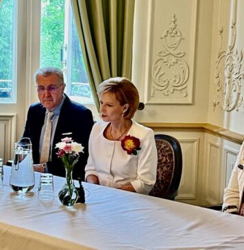 Romanian Royal Family meets Romanians in Finnish city of Tampere