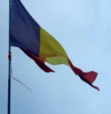 „Mascarada continuă! Slugile sunt la mare căutare. Trădătorii trec drept oameni de stat! De stat drepți cu mâna la vipușcă. De zece ani țara nu a avut conducător. A fost doar turist de lux. Urmează probabil un alt individ la fel de josnic. Au întunecații planurile lor. Vouă o să vi se livreze o poveste. O amăgire de „Salvator”! Care-și „iubește” țara. Îmbrăcat elegant în costum scump, dar sub sacou cu haină de securitate. Stat polițienesc distrus fix de cei ce trebuiau să apere securitatea națională! Ce e securitatea națională? Este fix cum să vinzi și să trafichezi România” (activenews.ro)