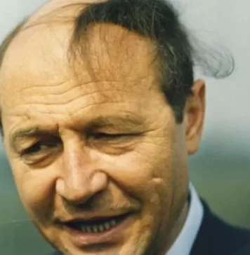 Cozmin Guşă: „Fantoma lui Băse ne bântuie în continuare deoarece cineva are nevoie de el, îl împinge și protejează, iar la alți protectori decât americanii amestecați cu securiști autohtoni nu mă pot gândi; tot ei l-au menținut în mandatele sale de mitoman și mafiot pe acest Băse”