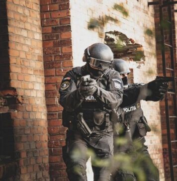 Se fac percheziţii în judeţele Călăraşi şi Ilfov la persoane care ar fi deţinut arme şi muniţii – VIDEO