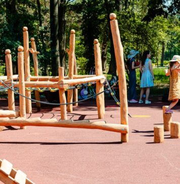 FOTO/ Noi locuri de joacă modernizate, deschise în Parcul Regele Mihai I și în Parcul Floreasca