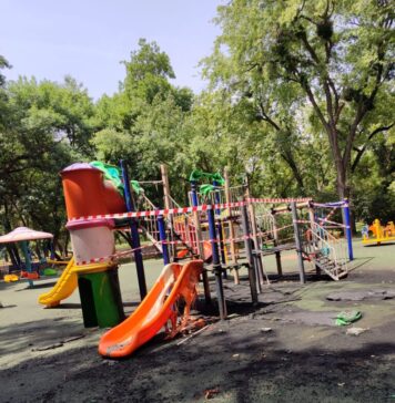 Un loc de joacă nou din Parcul Tineretului a fost distrus