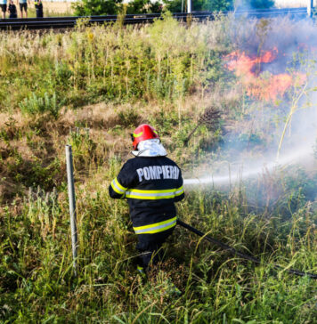 Incendiu de vegetaţie uscată în localitatea Chiajna, anunță ISUBIF