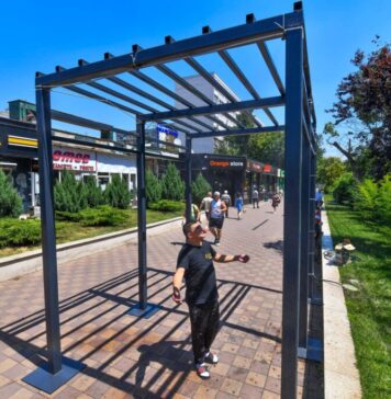 FOTO/ Primul „duș stradal” din București a fost instalat în Militari