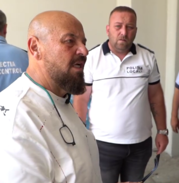 VIDEO/ Primăria Sectorului 5 oferă apă cetățenilor ce utilizează mijloace de transport în comun. Piedone: ”Evitați, pe cât posibil, deplasările în perioada aceasta!”