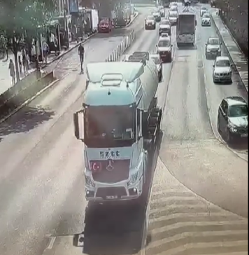 Intervenție salvatoare în Capitală. Cisternă plină cu combustibil, care depășea regimul de înălțime, oprită de polițiști înainte să treacă prin Pasajul Unirii / VIDEO