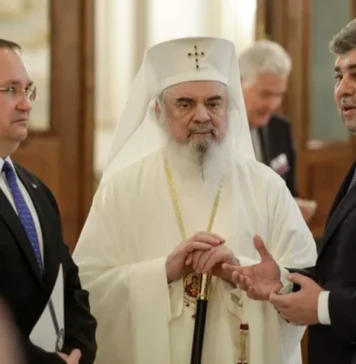 Cozmin Guşă: Ciolacu şi Ciucă cred că dacă se afişează lângă Patriarhul Daniel vor atrage voturi de la credincioşi; sunt ridicoli cu simularea asta a pioşeniei, oamenii îşi dau seama că sunt falşi