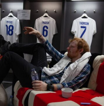 EURO 2024: Ed Sheeran le-a cântat jucătorilor englezi, în cantonament, după victoria cu Slovacia