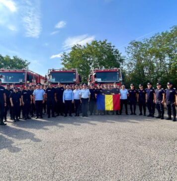 40 Romanian firefighters arrive in France to help fight wildfires