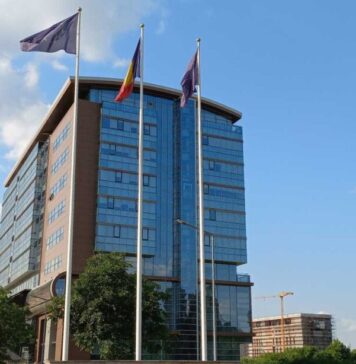 „SNSPA, „stupul” care-i prelucrează pe tinerii români să devină nişte veritabili anti-români, o instituţie creatoare de noi generații de ideologi sexo-marxiști, snowflakes, trotinetiști, pro-Hamas și birocrați inutili”, scrie jurnalistul Cătălin Pena