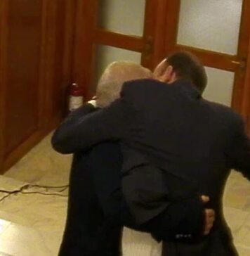 „Mi-e ruşine; nu vreau să rămân cu o relaţie de adversitate, îmi cer scuze”, spune fostul deputat PNL