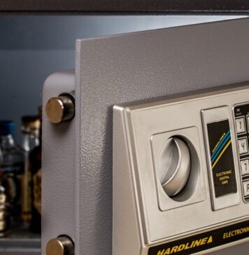 Jaf într-un apartament din București, când proprietarii erau plecați în concediu. Prejudiciul este estimat la 13.000 de lei