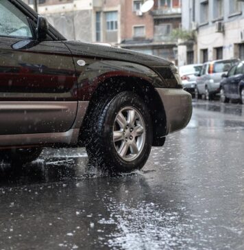 Vreme instabilă în zona Capitalei, cu posibile averse şi descărcări electrice