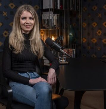 Daria Guşă: „Fără un lider puternic suveranist și anti-globalist gata să joace tare în tabăra lui Trump, ne vom trezi anul viitor abandonați într-un colț al lumii extrem de periculos, definit de ostilități, arme neînregistrate și greutăți economice, recitând încă poezia care ne-a fost transmisă de democrați și întrebându-ne cum de Ungaria primește premii din toate părțile deși a fost neascultătoare”