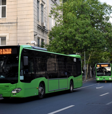 Șapte linii de transport public – deviate sâmbătă seara și duminică dimineața, pentru montarea unei macarale