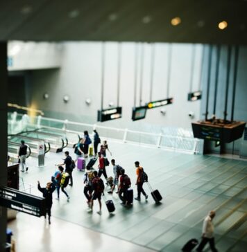 Regulile pentru transportul lichidelor în bagajele de mână pe aeroporturile din UE se vor înăspri