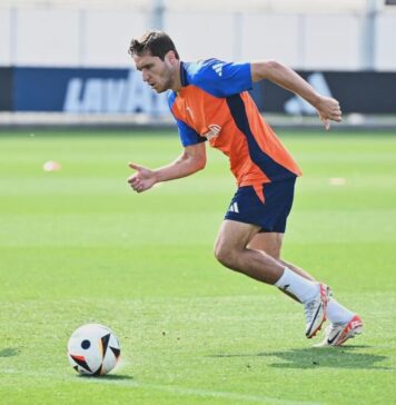 Atacantul italian Federico Chiesa semnează cu FC Liverpool