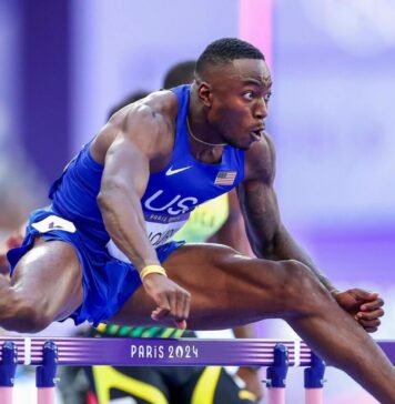 Atletism: Americanul Grant Holloway, medaliat cu aur la 110 m garduri