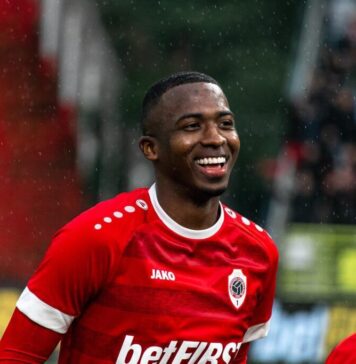 PSG, acord pentru transferul fundaşului Willian Pacho de la Eintracht Frankfurt