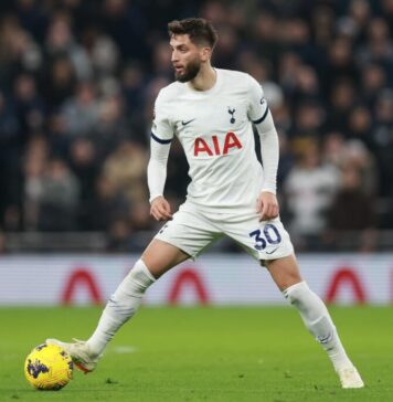 Bentancur (Tottenham) este conştient şi comunică după lovitura primită la cap