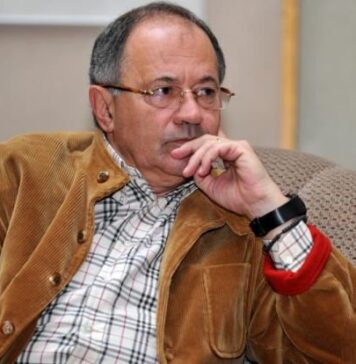 „Reprezentanţi ai INSH-EW au excedat misiunii care le-a fost încredințată și și-au permis, utilizând practic autoritatea guvernului – în timp ce premierii au stat cu brațele încrucișate – să formuleze recomandări pe adresa Patriarhiei Române. Care, practic, au devenit un fel de interdicții în ceea ce privește canonizarea unor sfinți ai neamului”, acuză jurnalistul Sorin Roşca Stănescu