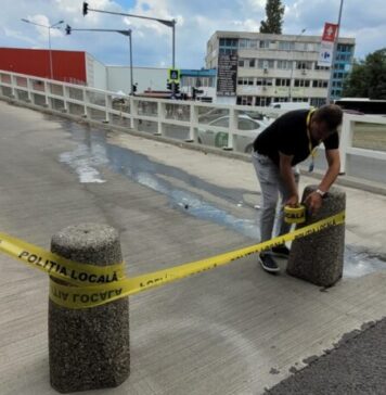 Primăria Capitalei face curățenie în parcarea de la Cora Pantelimon