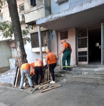 Rampă pentru persoanele cu dizabilități, construită de Infrastructură 5 la un bloc de pe strada Amurgului