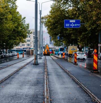 Lucrările de reabilitare a liniei 5 de tramvai avansează semnificativ. Nicușor Dan: ”S-a turnat asfalt între șine”