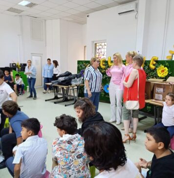 Primăria Sectorului 5 continuă să susțină copiii din comunitate: 50 de copii au primit câte un ghiozdan și câte un trening personalizat