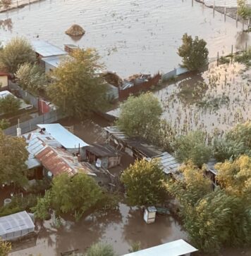 Nicolae Ciucă a mers la inundațiile din județul Galați: Suntem suflet către suflet alături de grijile și nevoile compatrioților noștri din zonele calamitate