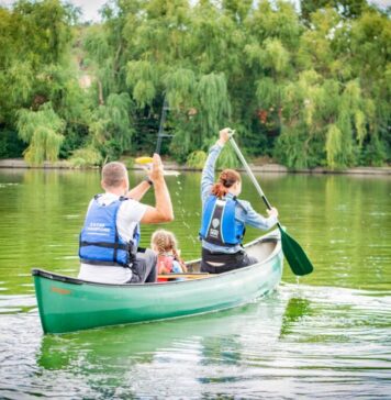 Zeci de participanți la evenimentul ”Vâslește astăzi pentru mine, ca mâine să vâslim împreună” în sprijinul incluziunii persoanelor cu hemofilie