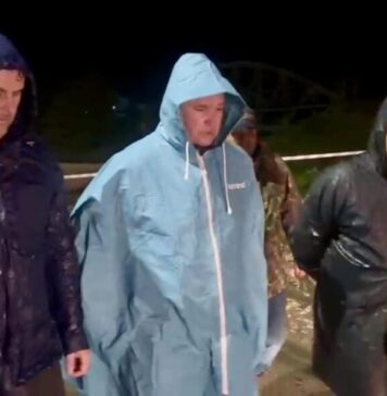 Nicolae Ciucă: Sunt printre oameni zilele acestea – atât în tabăra de sinistrați de la Slobozia Conachi, dar și în localitatea Berești, Galați, pentru a vedea la fața locului care este situația și ce măsuri pot fi luate