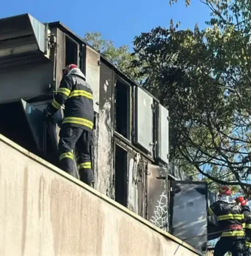 ULTIMA ORĂ Incendiu la Cinema Gloria din cartierul Titan. 100 de persoane au fost evacuate