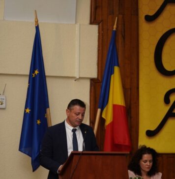 Deputatul Daniel-Sorin Gheba onorat cu o distincție specială din partea Institutului de Cercetare-Dezvoltare pentru Apicultură la aniversarea a 50 de ani de excelență în cercetare apicolă
