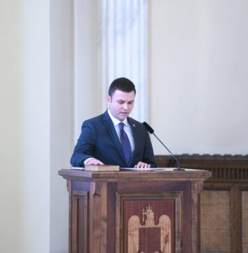 Preşedintele Camerei Deputaţilor: O persoană încă neidentificată a dat foc cu benzină la Parlament; incidentul, în zona de acces pentru vizitatori