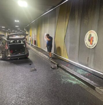 Traficul e direcţionat pe deasupra Pasajului Unirii, în urma unei tamponări/ O persoană a necesitat îngrijiri medicale